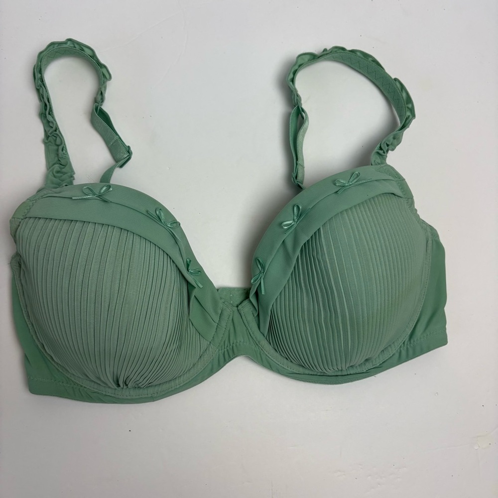Cabernet Mint Green Bra with Underwire and Ribbed Detailing size 32DDD